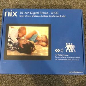 NWT Nix 10 inch digital frame